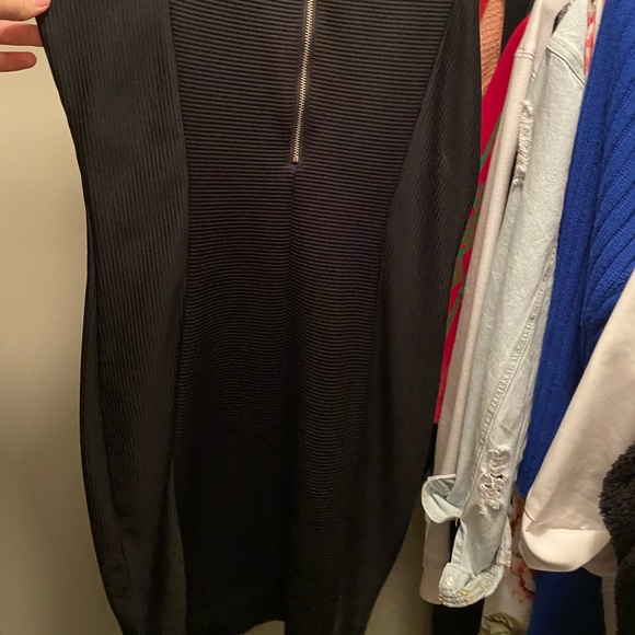 Knee length Body con dress - Picture 2 of 3